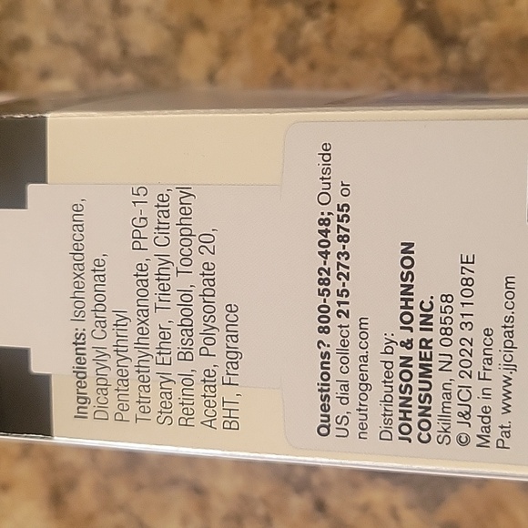 Neutrogena Silver Retinol Serum & Face Oil - Picture 4 of 5